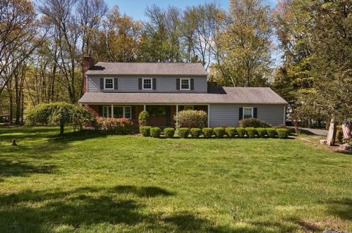 64 Chardavoyne Rd, Warwick, NY 10990-2211