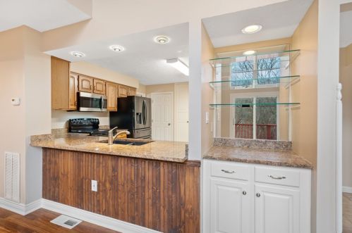 7001 Clubview Dr, Bridgeville PA  15017-1097 exterior