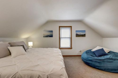 523 112, Milwaukee WI 53226-4132 exterior