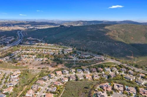 7463 Circulo Sequoia, Carlsbad CA 92009-8467 exterior