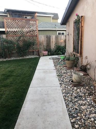 1218 Holly Dr, Lodi CA 95242-2422 exterior