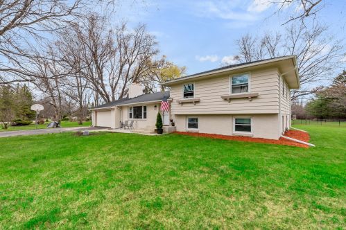 11304 Glenbrook Ln, Thiensville, WI 53092-3114