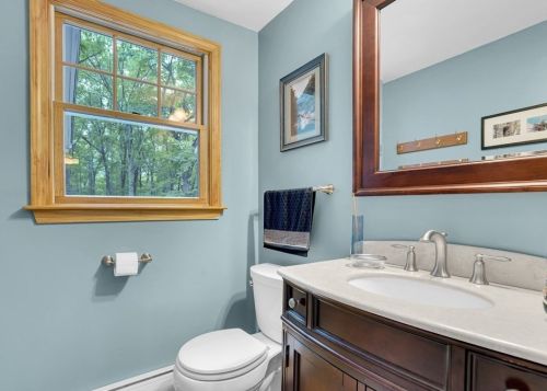 15 Danbury Cir, Amherst NH  03031-2016 exterior