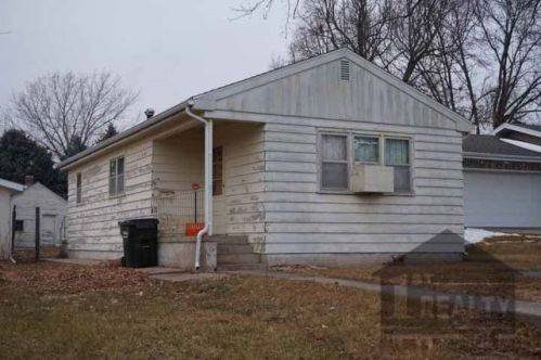 1202 Douglas St, Wayne, NE 68787-1066