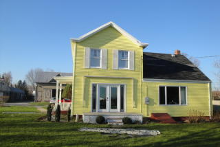 2300 Maple Ln, Greenport, NY 11944-3003