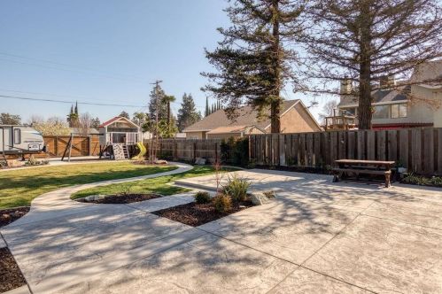 2440 Greenboro St, Turlock CA  95382-1433 exterior
