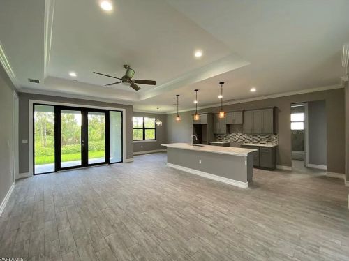 833 22nd St, Naples, FL 34117-3661