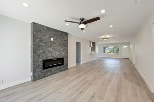 6128 Village Rd, Lakewood CA  90713-3131 exterior