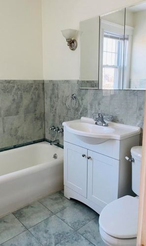 6 Laurel St, Chelsea MA 02150-1031 exterior