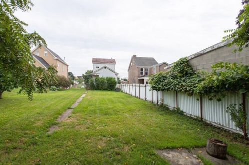 150 Lincoln Ave, Whitaker PA  15120-2330 exterior