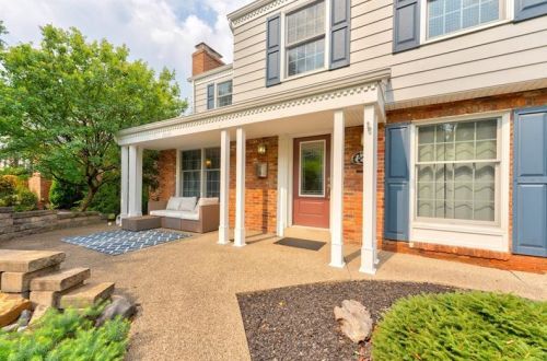 123 Morrison Dr, Pittsburgh, PA 15216-1131