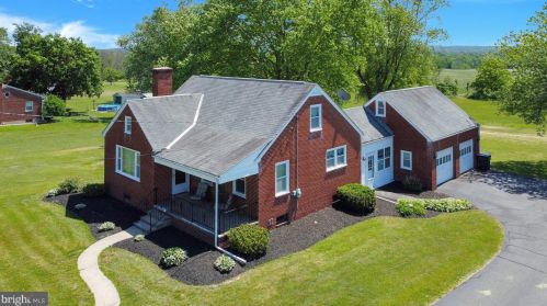 1944 Hoffmansville Rd, Frederick, PA 19435-9719