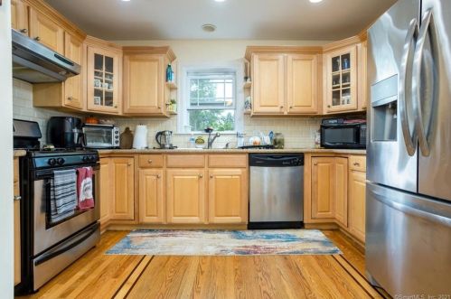 11 Goodwin St, Stamford, CT 06906-1725