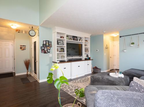 110 Hummock Dr, Pataskala OH  43062-7911 exterior