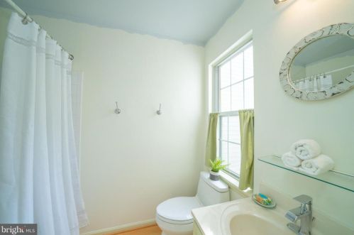 2998 Yarling Ct, Falls Church VA  22042-4476 exterior