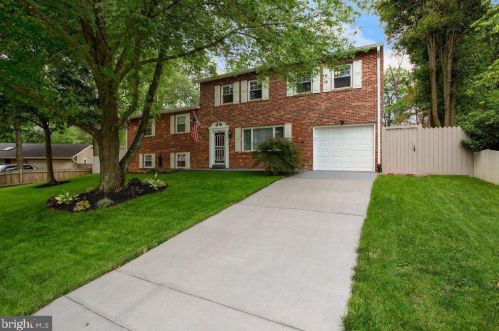 1253 Redwood Ct, Herndon, VA 20170-3634