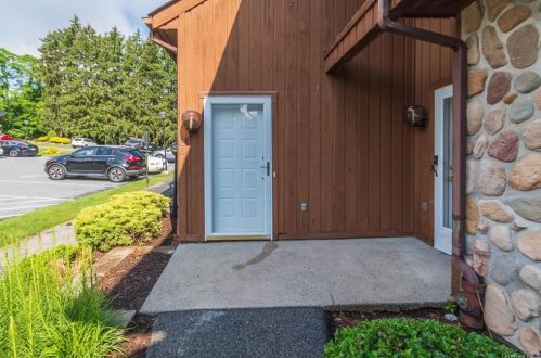 135 Swan Ct, Poughkeepsie NY  12603-6971 exterior