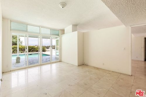 22351 De Grasse Dr, Calabasas CA 91302-5116 exterior