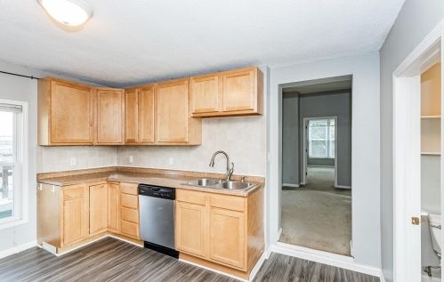 884 Aurora Ave, Saint Paul, MN 55104-4739