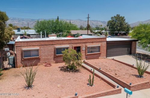 8821 Edgemont Pl, Tucson, AZ 85710-2635