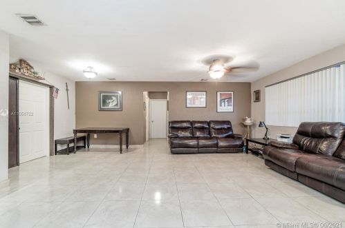 8211 16th St, Hollywood, FL 33024-4925