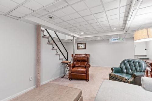 42 Pelham Pkwy, North Providence RI  02911-2915 exterior