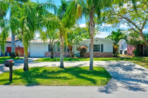 581 Riverside Dr, West Palm Beach, FL 33410-4844