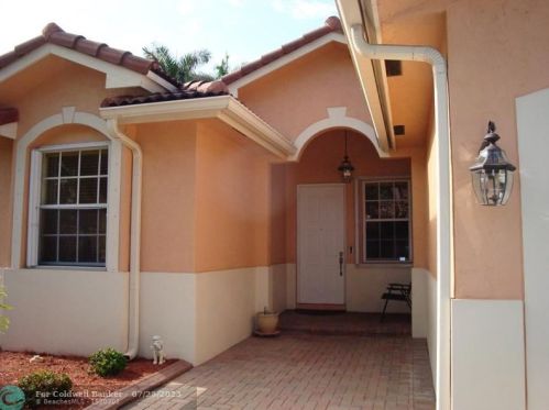 7369 23rd St, Hollywood, FL 33024-1032