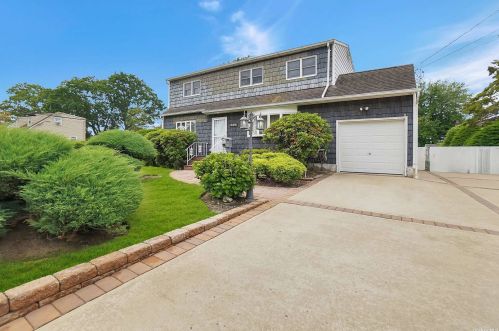346 Amsterdam Ave, Babylon, NY 11704-4944