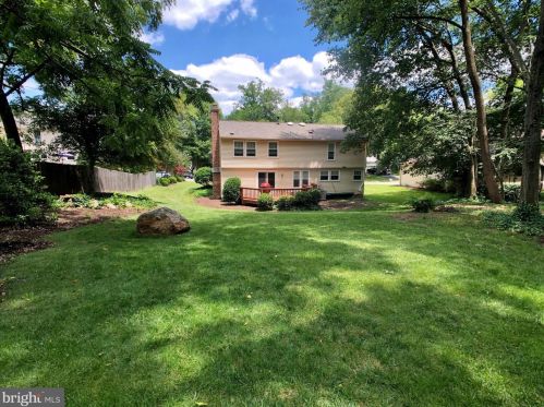 6310 Falling Brook Dr, Springfield VA  22015-4032 exterior