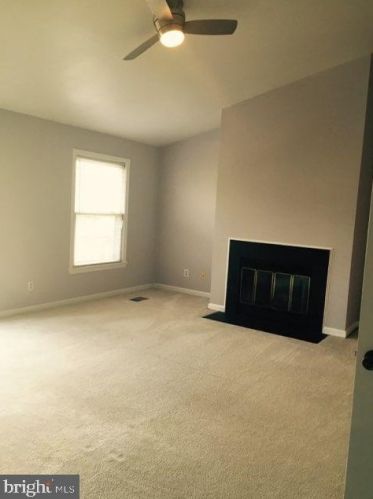 12592 Kempston Ln, Woodbridge VA  22192-5068 exterior