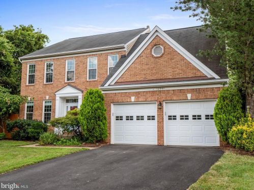 12901 Cedar Glen Ln, Herndon, VA 20171-2952