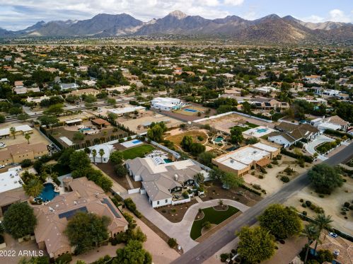 10112 Paradise Dr, Scottsdale AZ  85260-5915 exterior