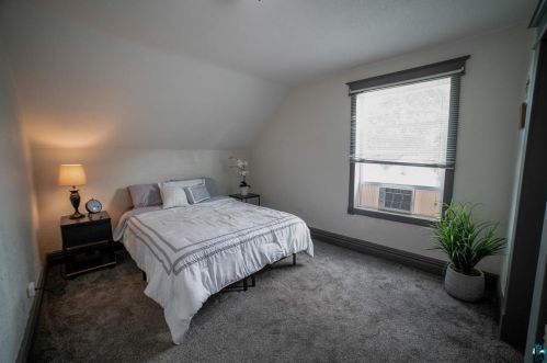 2817 Wicklow St, Duluth MN  55806-1415 exterior