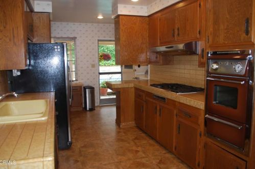 5042 Carolyn Way, Glendale CA 91214-1061 exterior