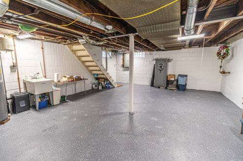 453 Riverview Dr, New Kensington PA  15068-5936 exterior