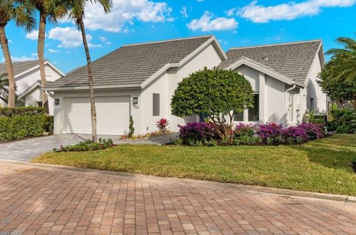 711 Heathery Ln, Naples, FL 34108-8514
