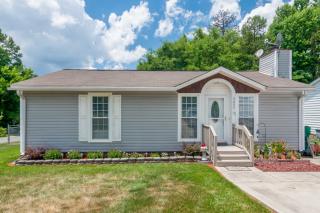 3823 Piney Grove Rd, Charlotte, NC 28212-9008