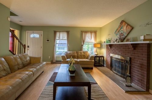 77 Manchester Ave, Waterbury, CT 06705-3026