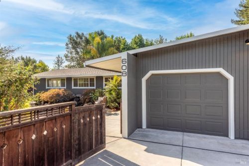 608 Terra Linda Ct, Santa Rosa, CA 95404-1725