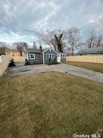24 Malverne Rd, Scotts Beach, NY 11789-2917