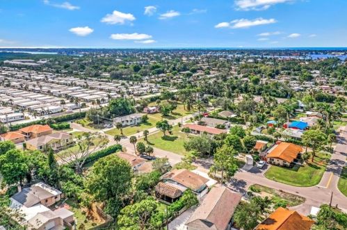2263 Spruce St, Naples FL  34112-4652 exterior