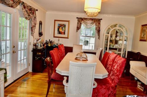 2 Drake Ln, White Plains NY  10607-2215 exterior