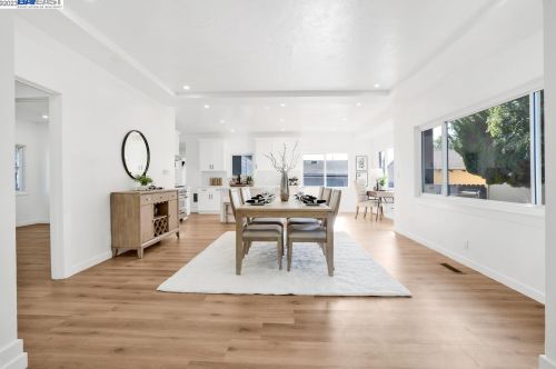 221 Cambridge Ave, San Leandro CA  94577-1825 exterior
