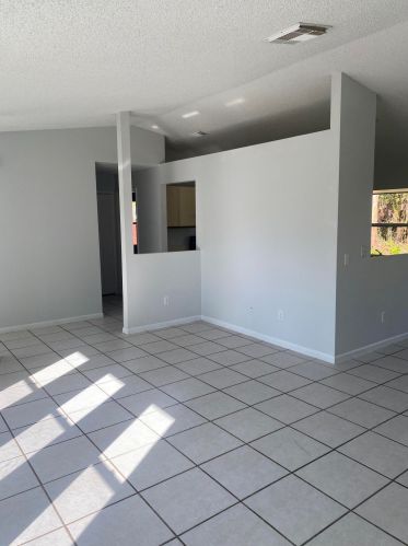 1925 Bellevue Ave, Fort Pierce FL  34953-1038 exterior
