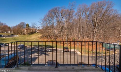 5811 Cambridge Dr, Springfield VA  22152-1116 exterior