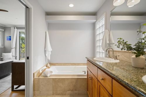 145 3rd St, Encinitas CA  92024-3208 exterior