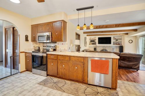 1207 Western Trl, Mukwonago, WI 53149-1043