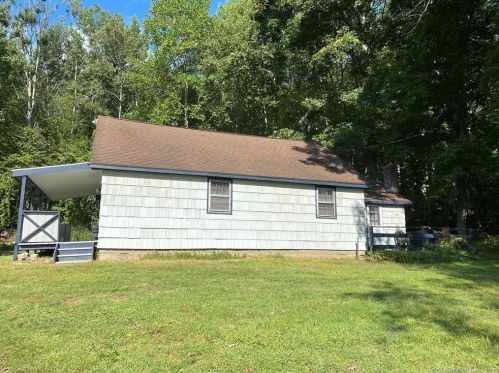 71 Turkey Roost Rd, Upper Stepney CT  06468-3127 exterior