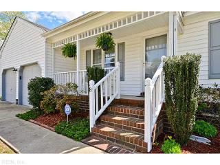 8 Catamaran Ct, Portsmouth VA  23703-5336 exterior